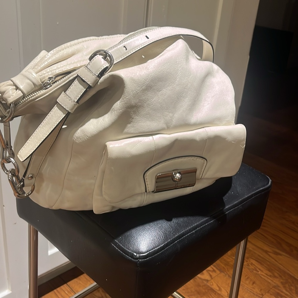 Elegant Cream Shoulder Bag